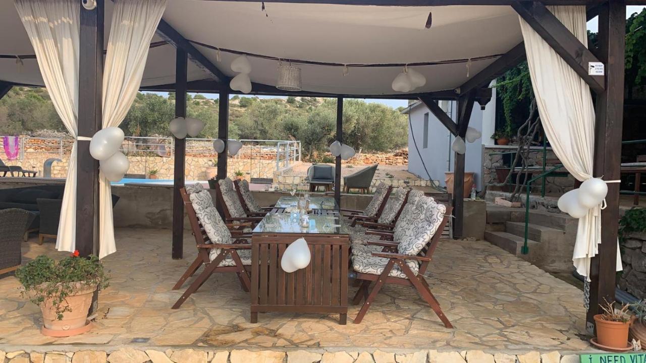 Beach House Danica - Resort & Tavern Bain, Free Transport, Pool, Island Of Zut - Kornati Pristanisce Екстериор снимка