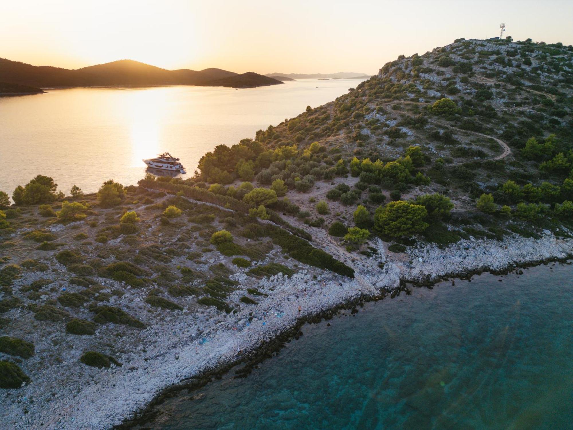 Beach House Danica - Resort & Tavern Bain, Free Transport, Pool, Island Of Zut - Kornati Pristanisce Екстериор снимка